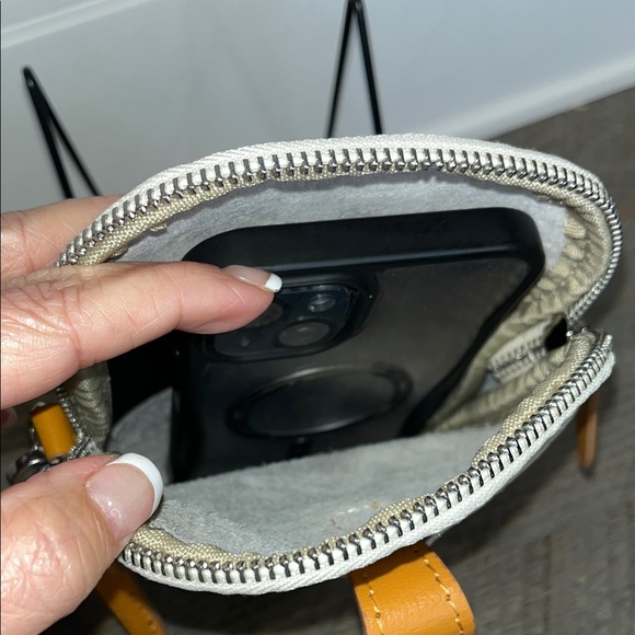 DIVINA FIRENZE Made In Italy Leather Mobile Phone Holder Crossbody Bag - NWT - Picture 8 of 8